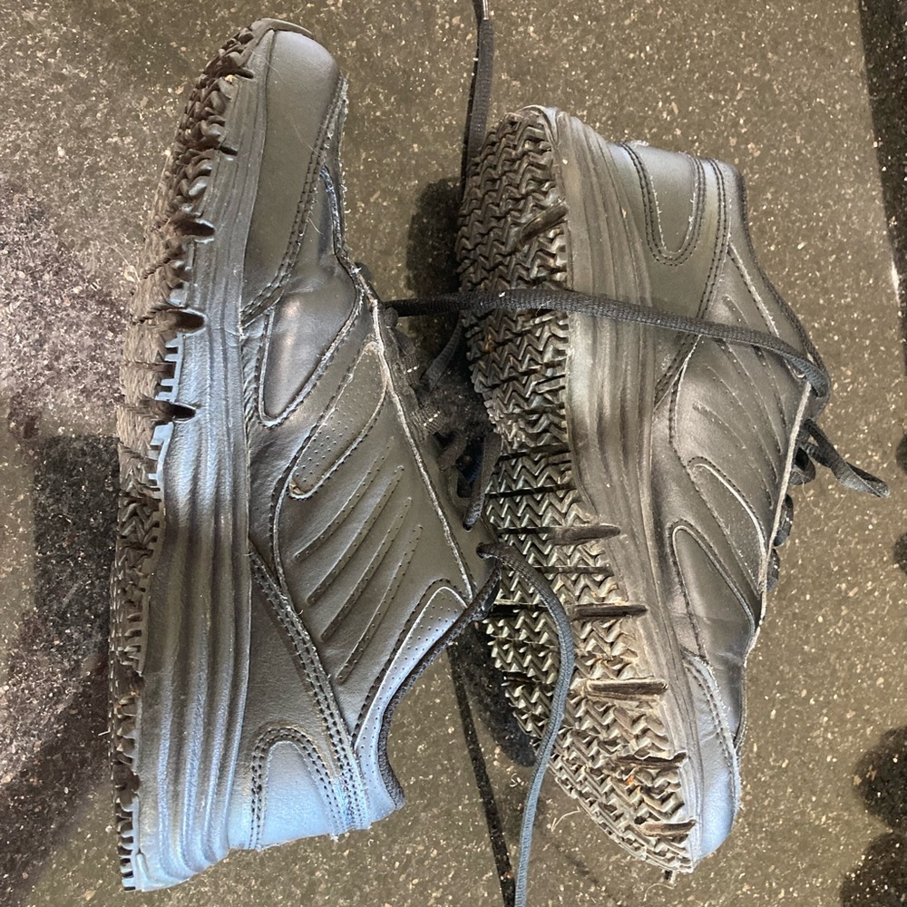 Ladies  non skid tennis shoes